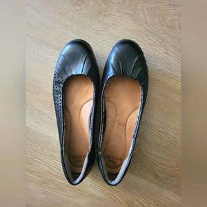 Black leather flats earth shoes size 9